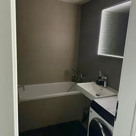 Luxury 3 *